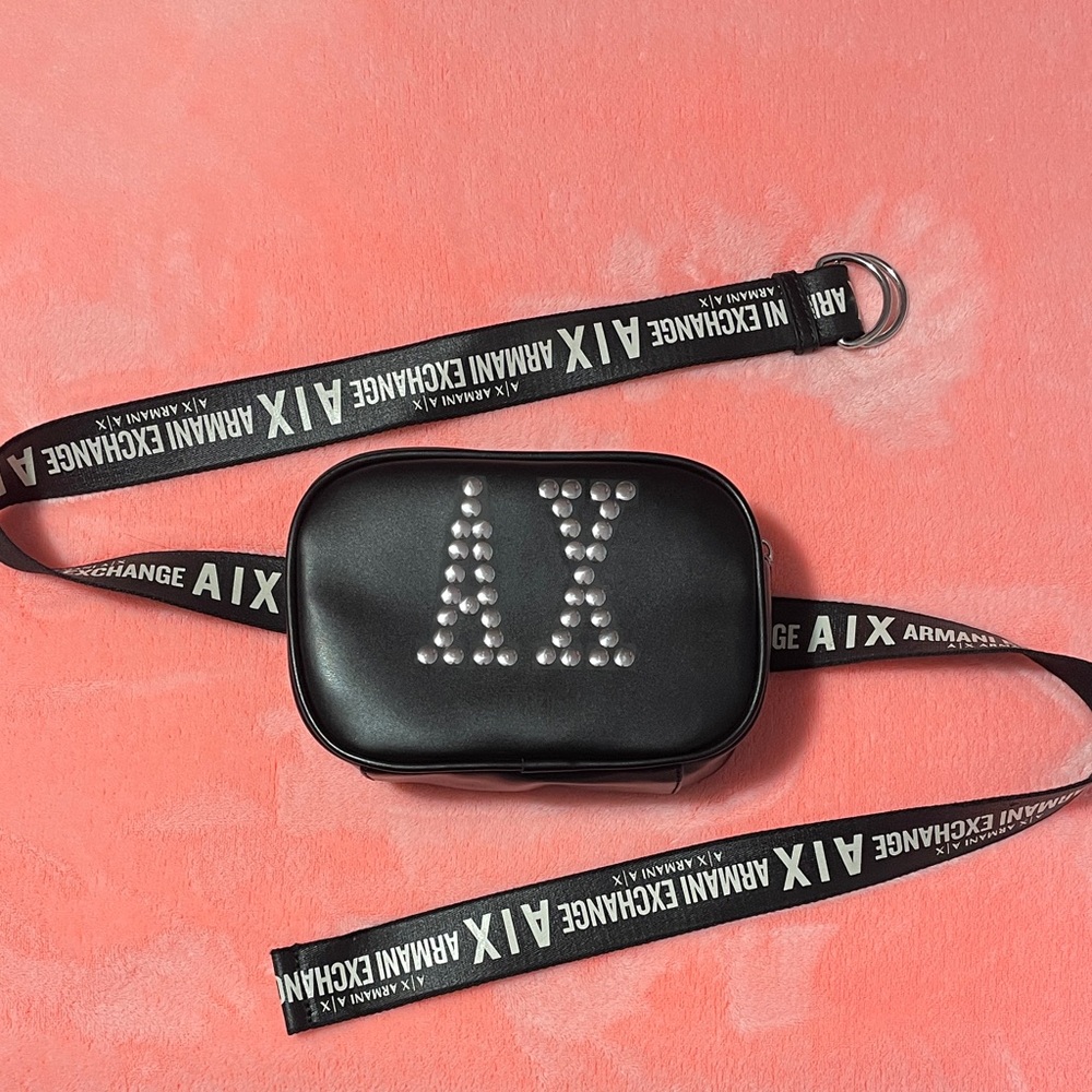 Armani Cross Body/ Belt Bag, GENUINE STYLE Perfect for Everyone! 
AUTHENTIC.